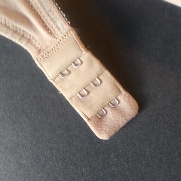 VS Lined No Wire Nude 32C Bra EUC - Picture 7 of 9